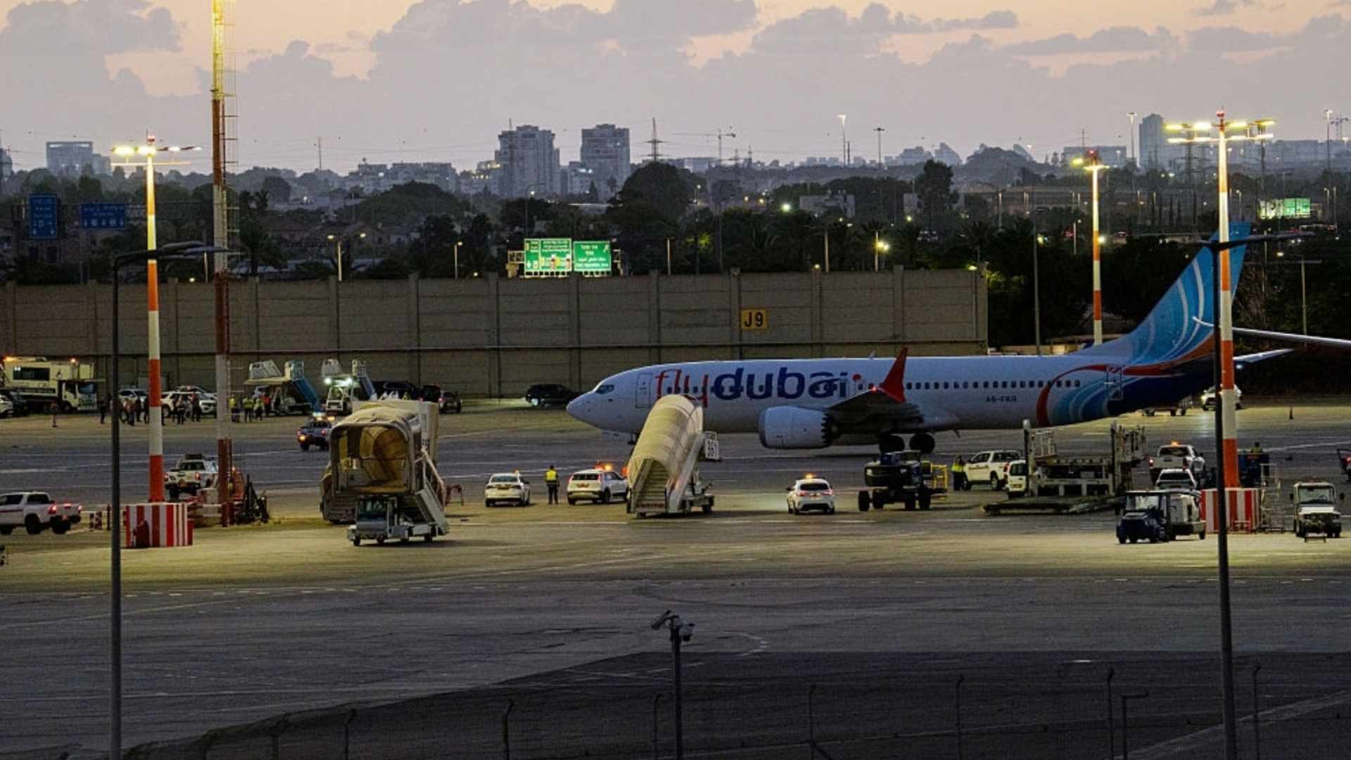 Кърваво повторение на 11 септември: FlyDubai обяви първи мерки след като неин самолет за малко не беше разбит