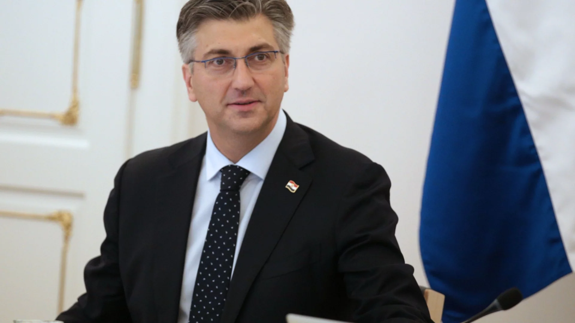 Хърватският премиер: Сърбия има шопинг мания за оръжия