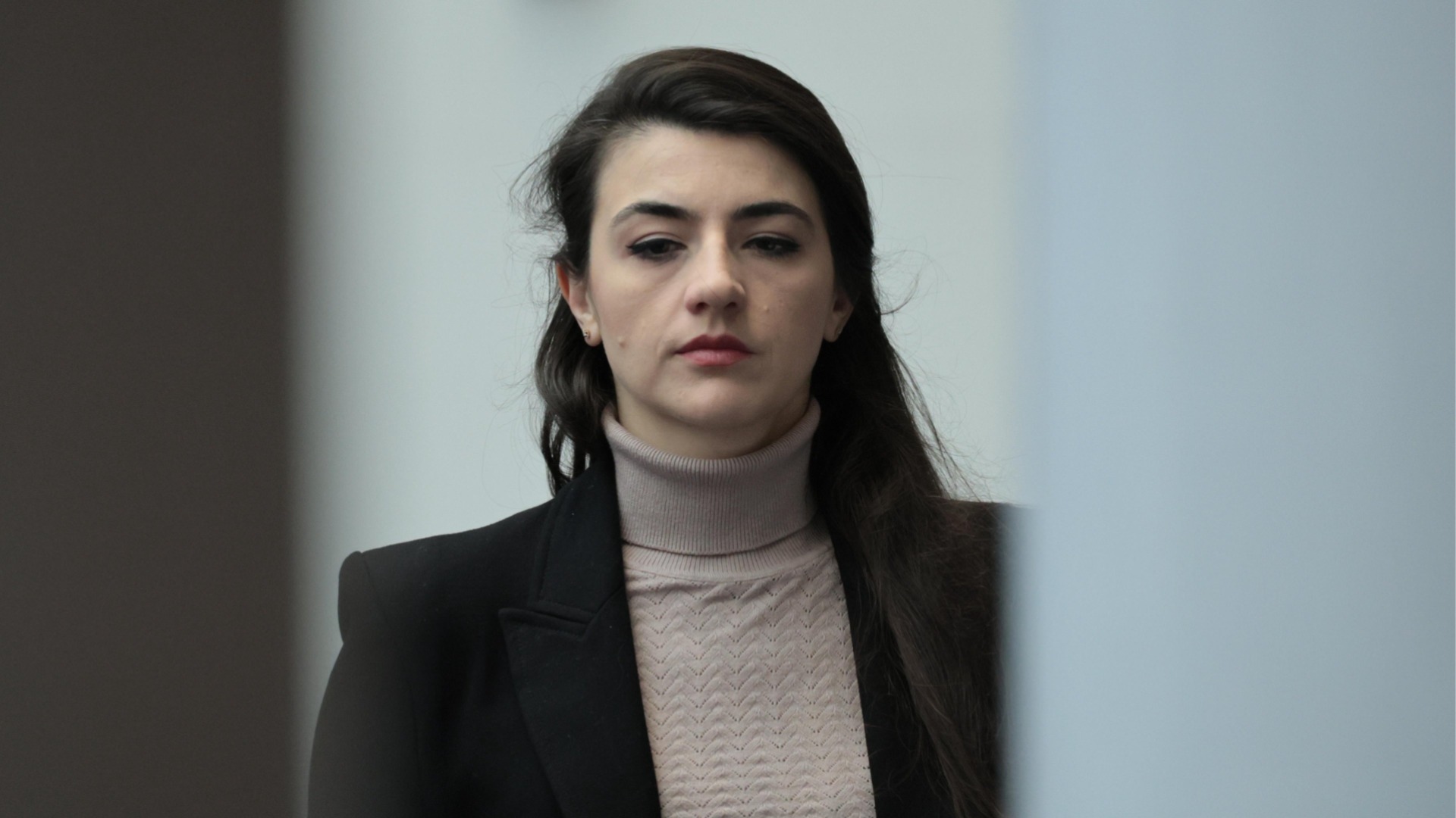 С пари-обезщетение на Слави Трифонов, Лена Бориславова ще помага на пострадали жени