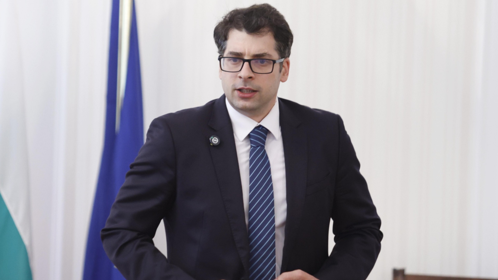 "Данъците върху банките в други страни не свиха кредитирането": Пеканов коментира има ли риск от катастрофа и прогресивно облагане