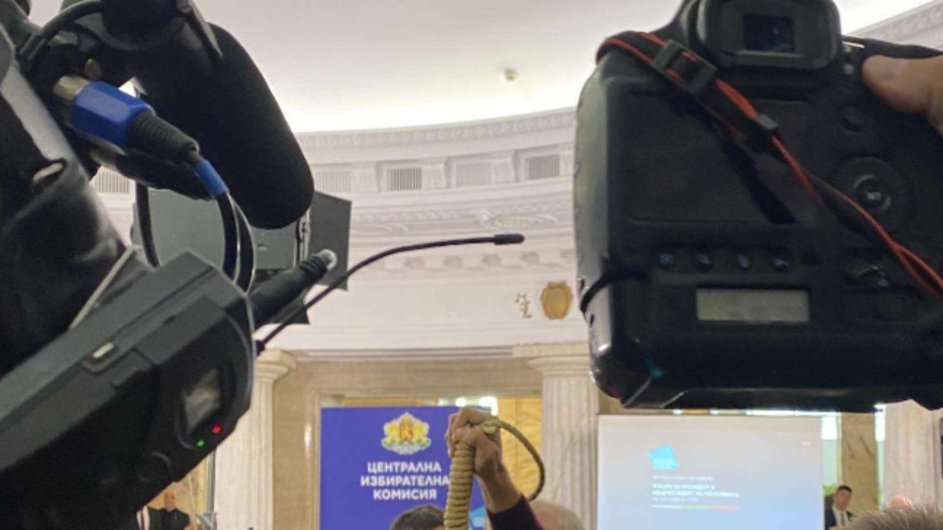 В студиото на БНТ: Кандидат за вицепрезидент се закани "да заличи" евреите и хората с гей ориентация