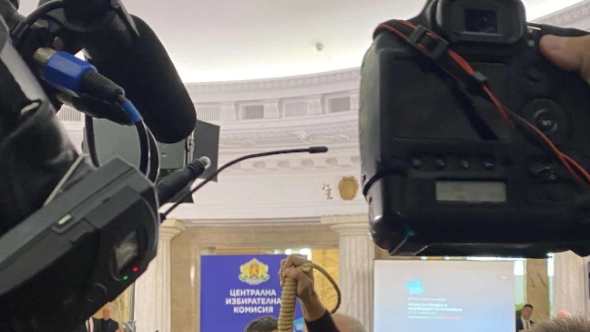 В студиото на БНТ: Кандидат за вицепрезидент се закани "да заличи" евреите и хората с гей ориентация