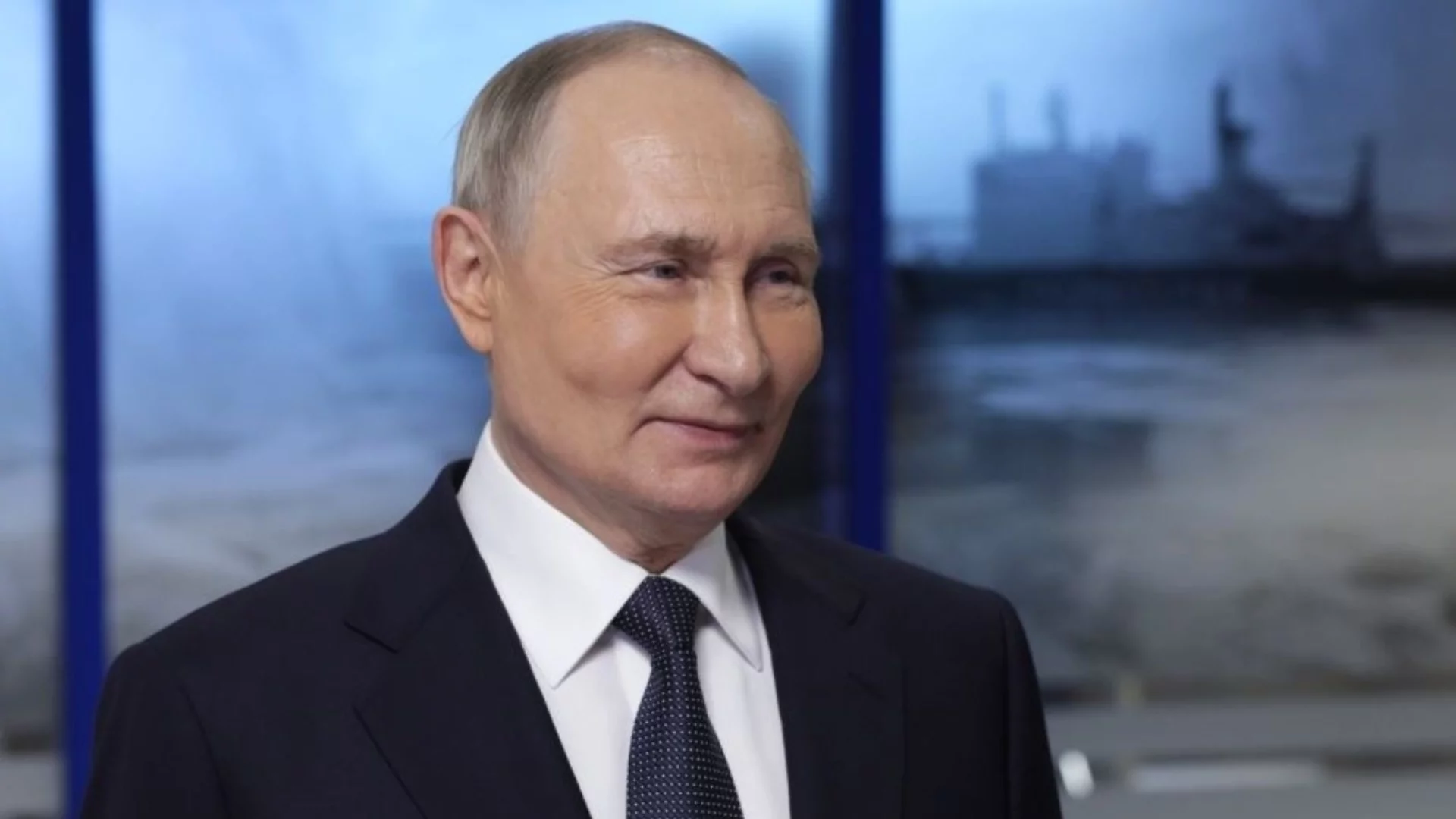 Написал нецензурен въпрос към Путин къде е бензинът влезе в затвора