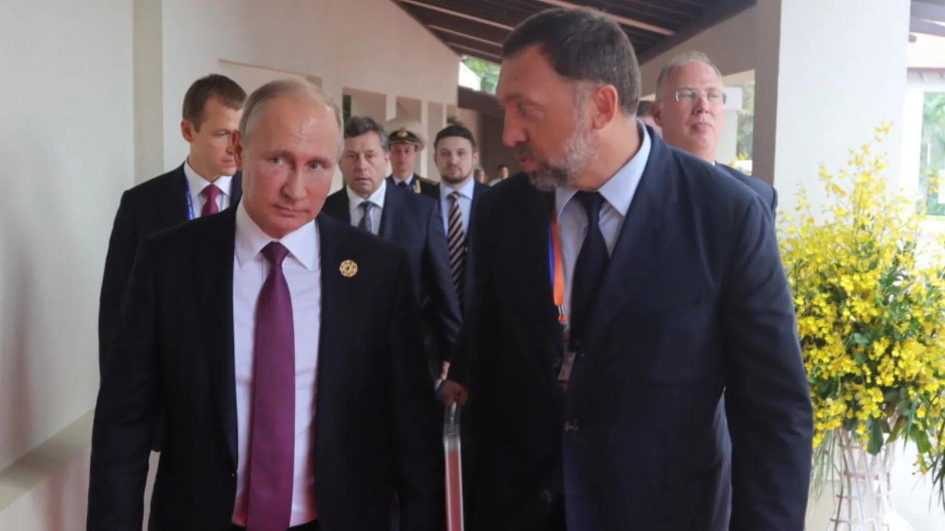 Колко пари дадоха руските олигарси на Путин, за да воюва в Украйна: Reuters извади данни