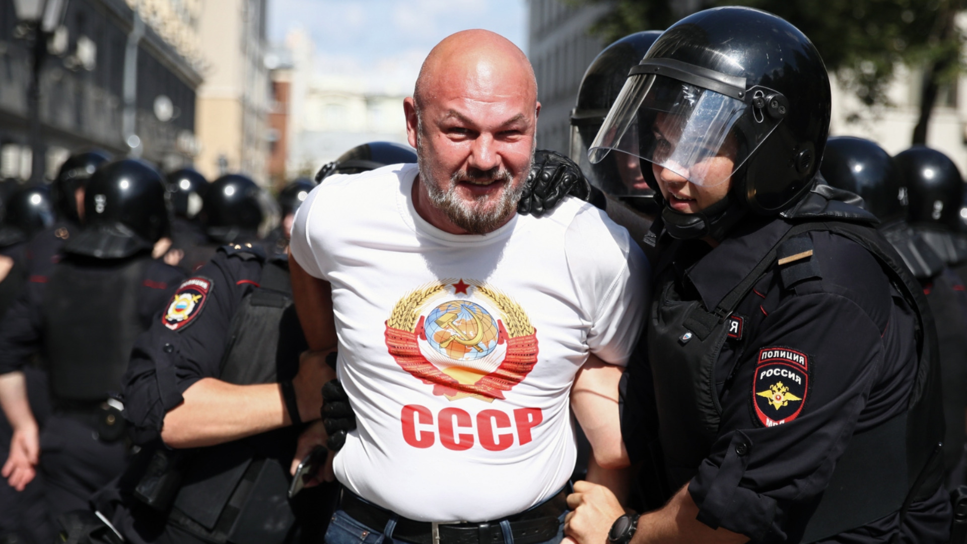 Руските комунисти скочиха срещу режима на Путин, в Москва има арести (ВИДЕА)