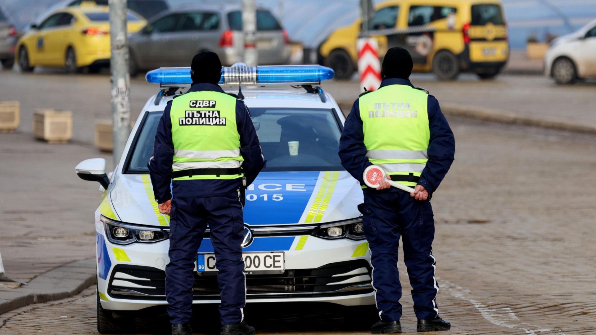 С нова акция на пътя полицията дебне говорите ли по телефона, докато шофирате