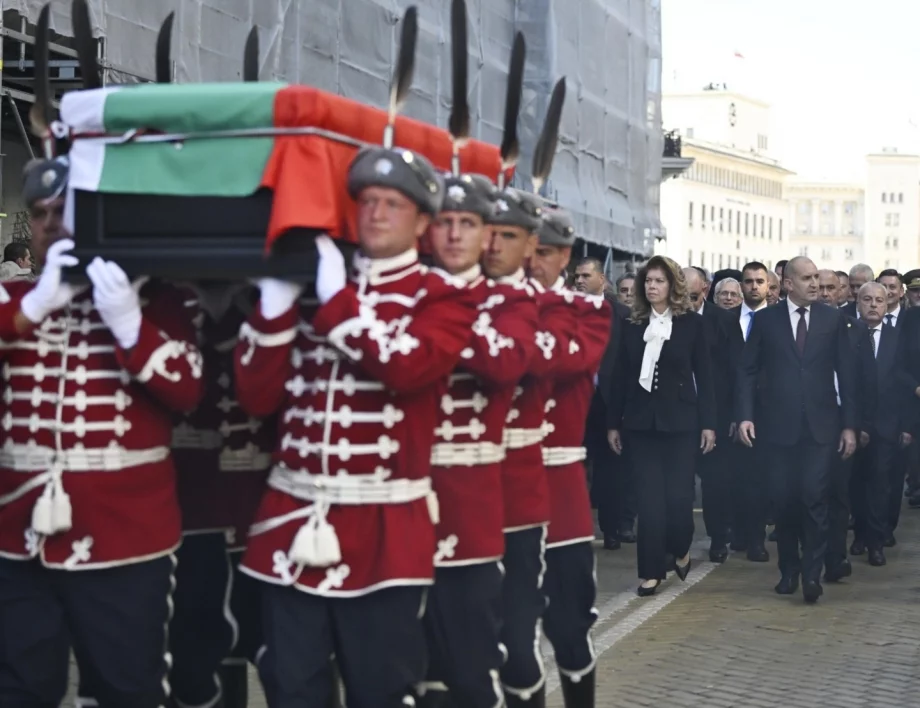 Държавата на разбирачите по всичко