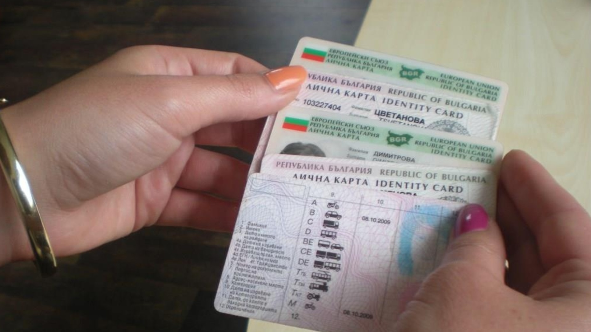 За да гласуват всички: Центровете за документи ще работят и през изборния уикенд