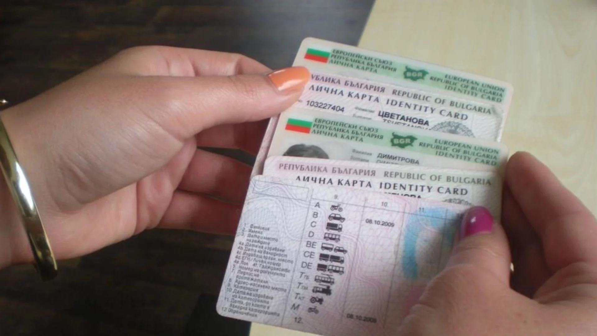 За да гласуват всички: Центровете за документи ще работят и през изборния уикенд