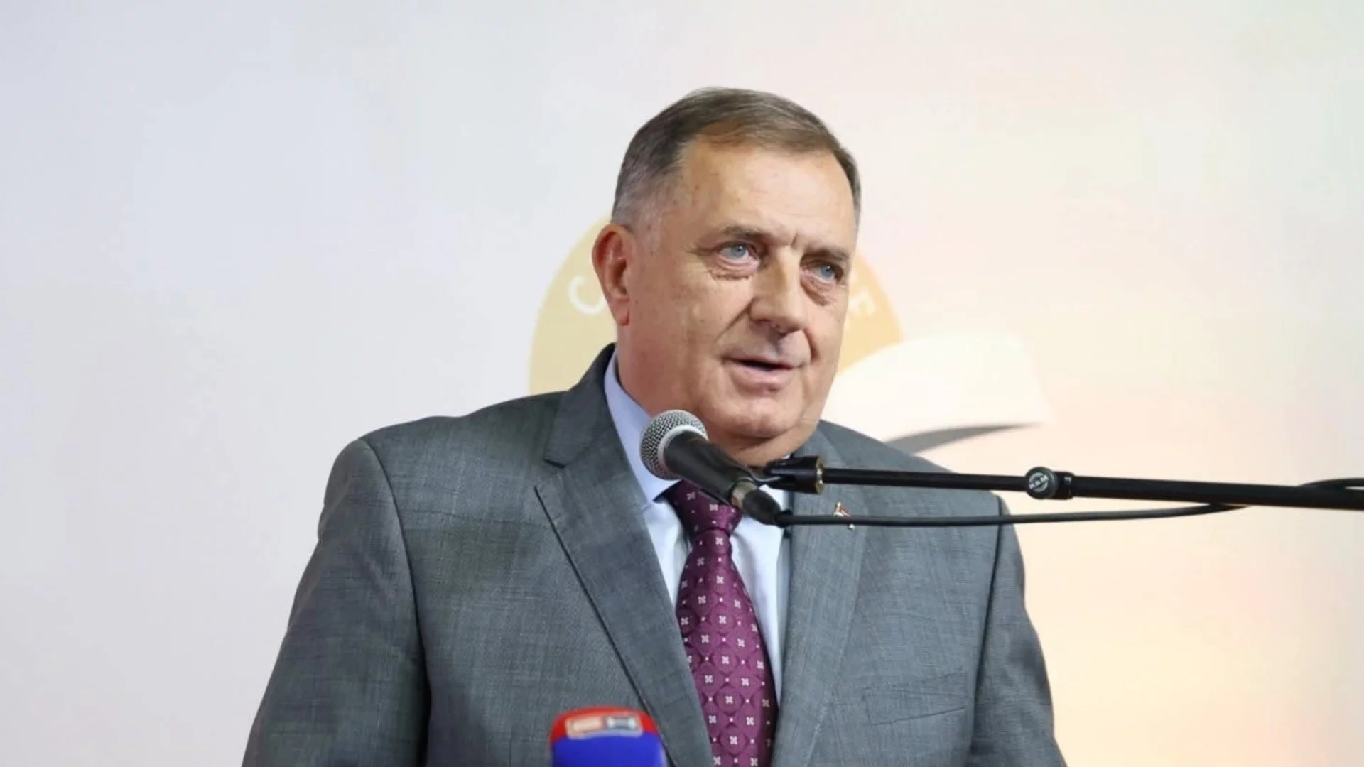 "Ако не беше Тръмп - щяхме да сме политически мъртви": Додик обяви победа на вота в Босна и Херцеговина и запя песен на Лепа Брена (ВИДЕА) 