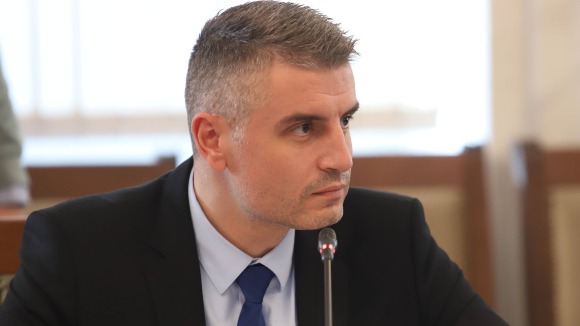 Мантрата, че едните са за мир, а другите са военнолюбци, не ни предпазва (ВИДЕО)