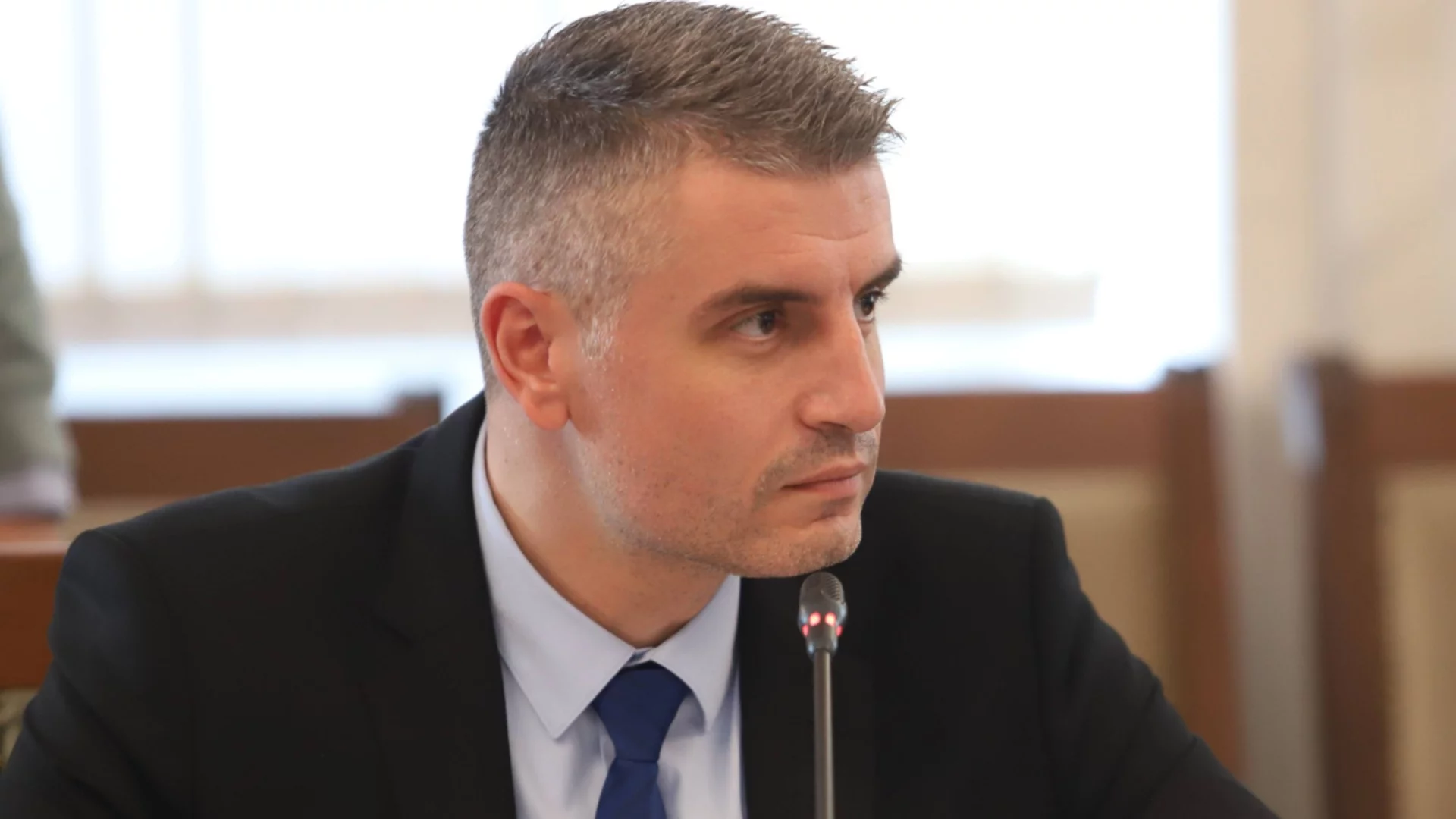 Мантрата, че едните са за мир, а другите са войнолюбци, не ни предпазва (ВИДЕО)