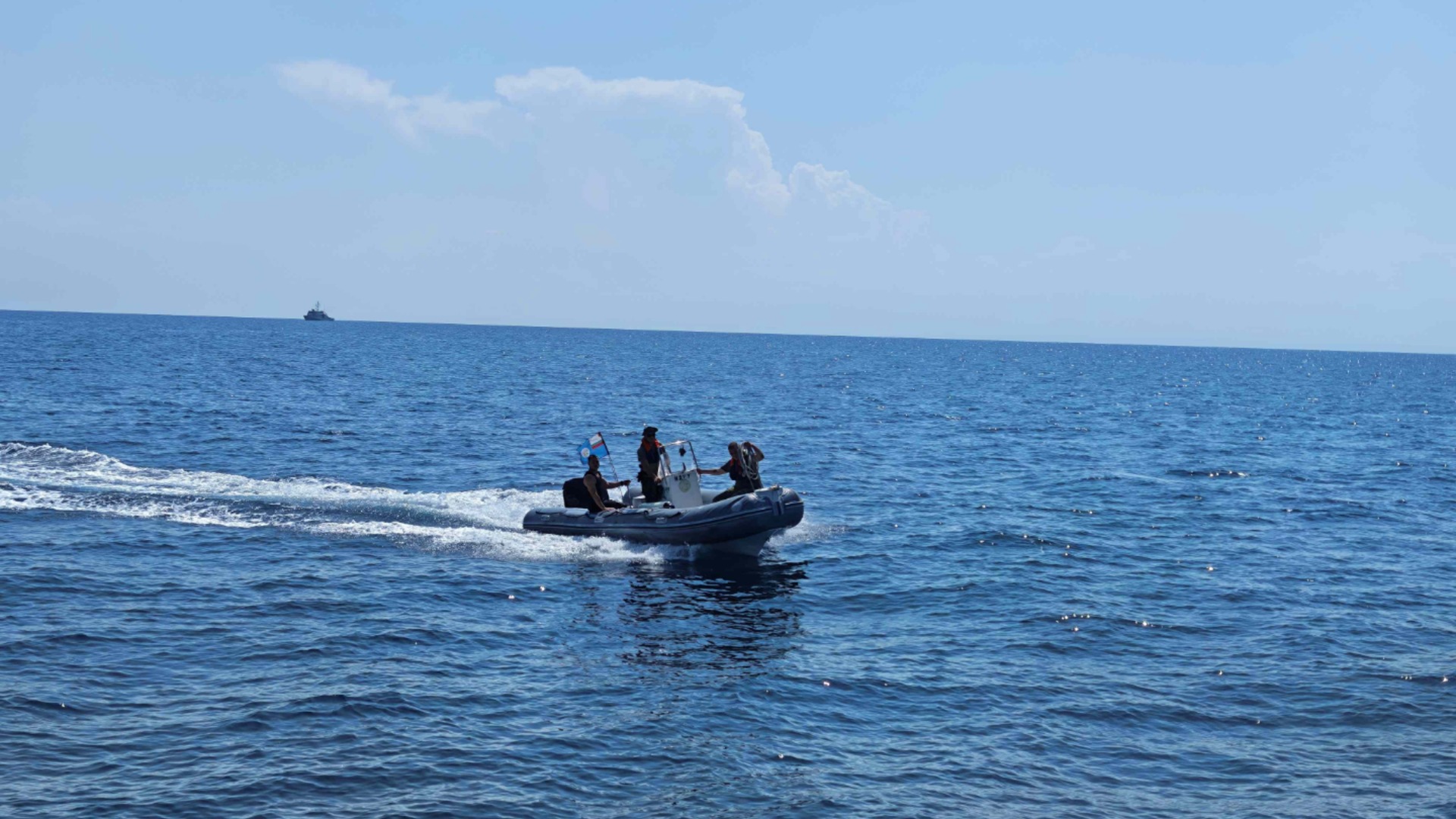 Противно на Радев, спасен моряк каза: Удариха ни само морски дронове