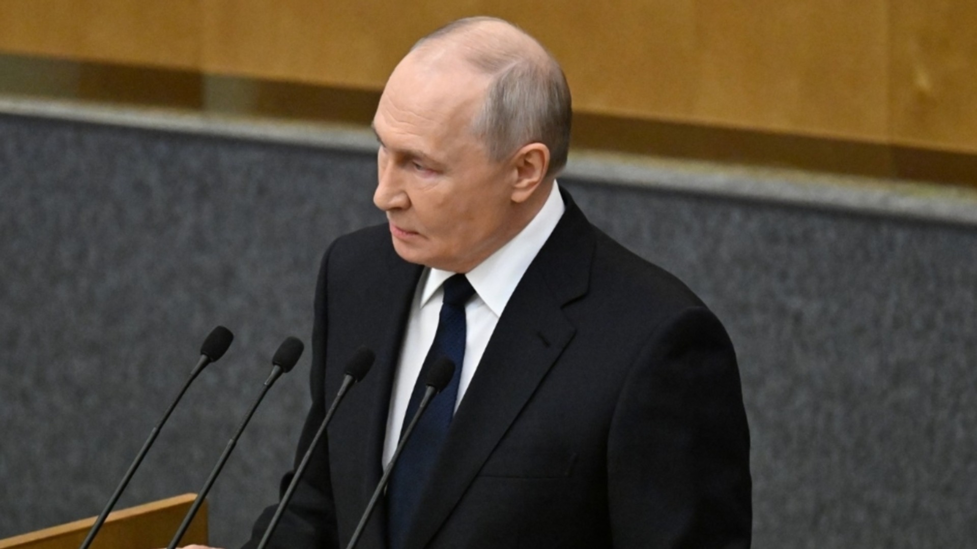 Рождения ден на диктатора: Специални указания за честитки за Путин (СНИМКА)