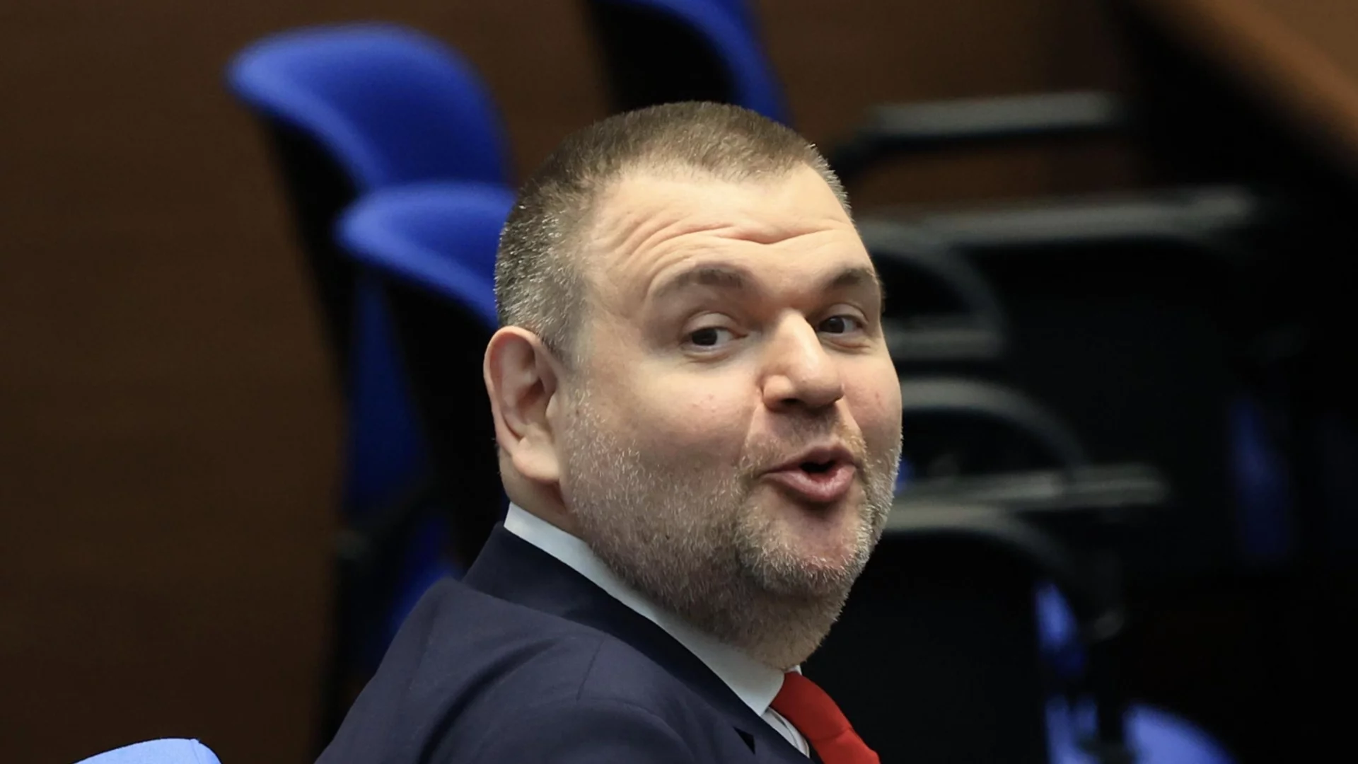 Пеевски няма да подкрепя никого на първи тур на президентските избори: Ще мисли за втория