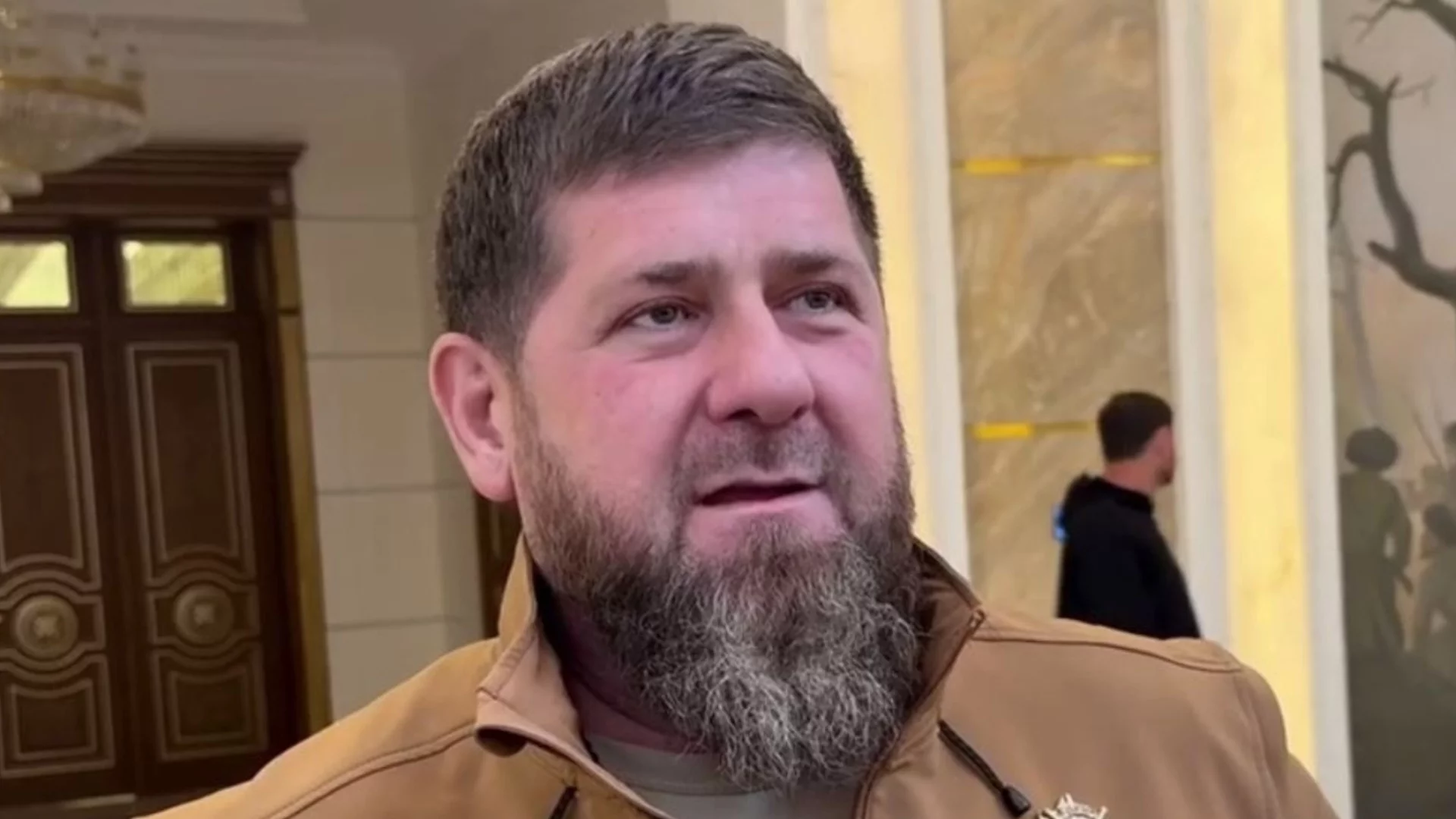 Кадиров е "Почетен строител на Русия" със значка "Почетен архитект на Русия"