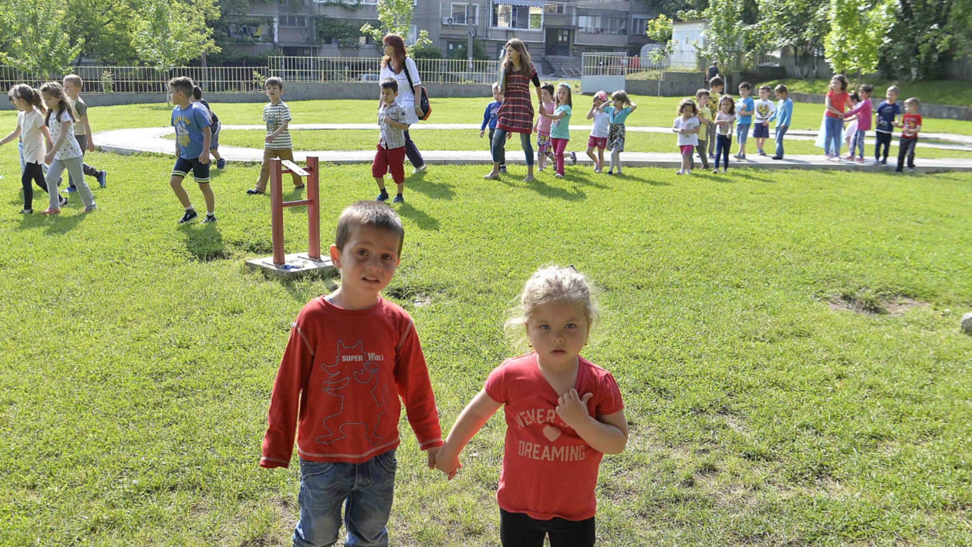 "Трети ден децата остават без храна и сън": Майка с гневно писмо до кмета заради бомбените заплахи в градините