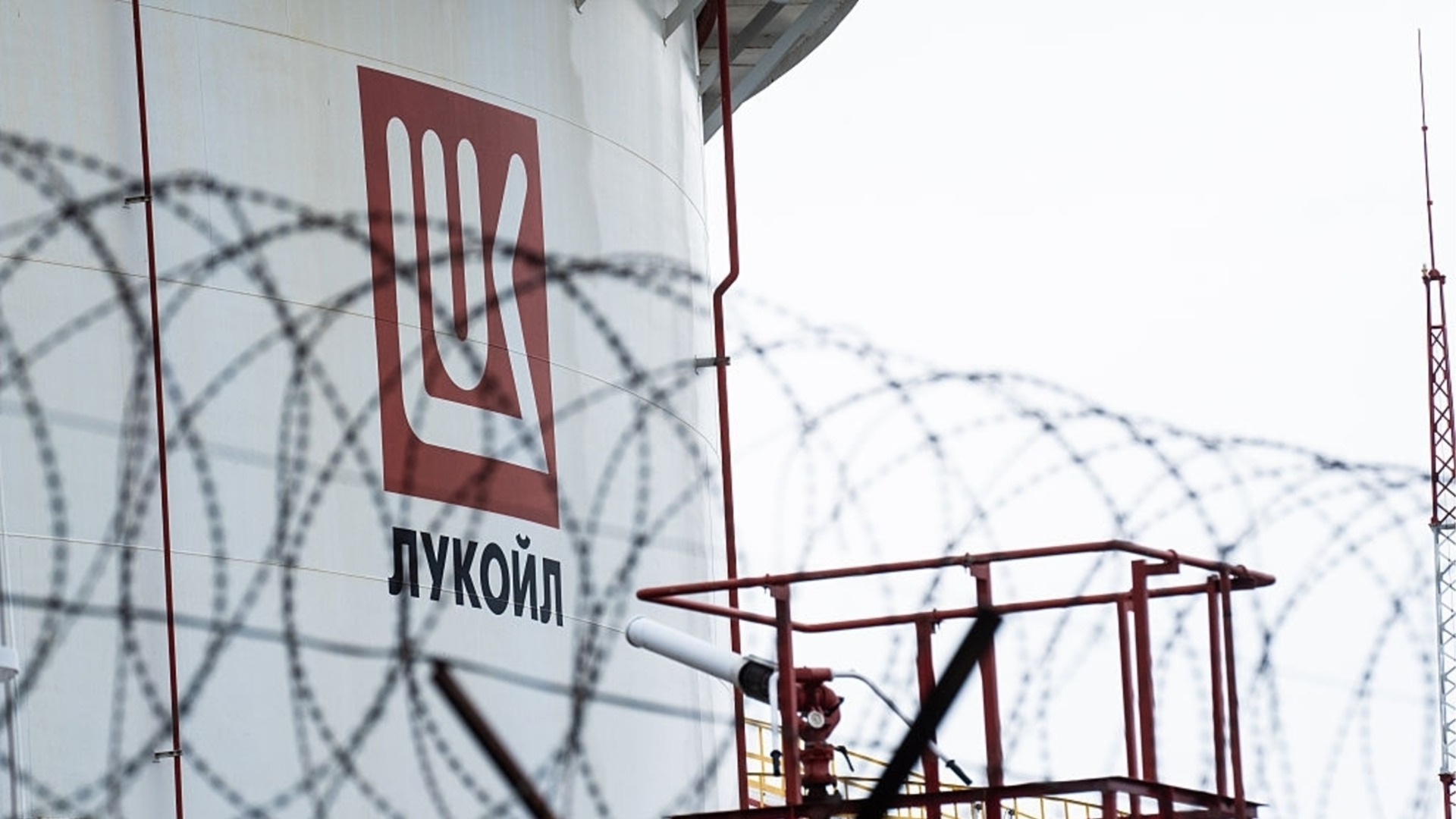 "Няма риск за доставките за "Лукойл": Явор Гечев след атаките на кораби в Черно море