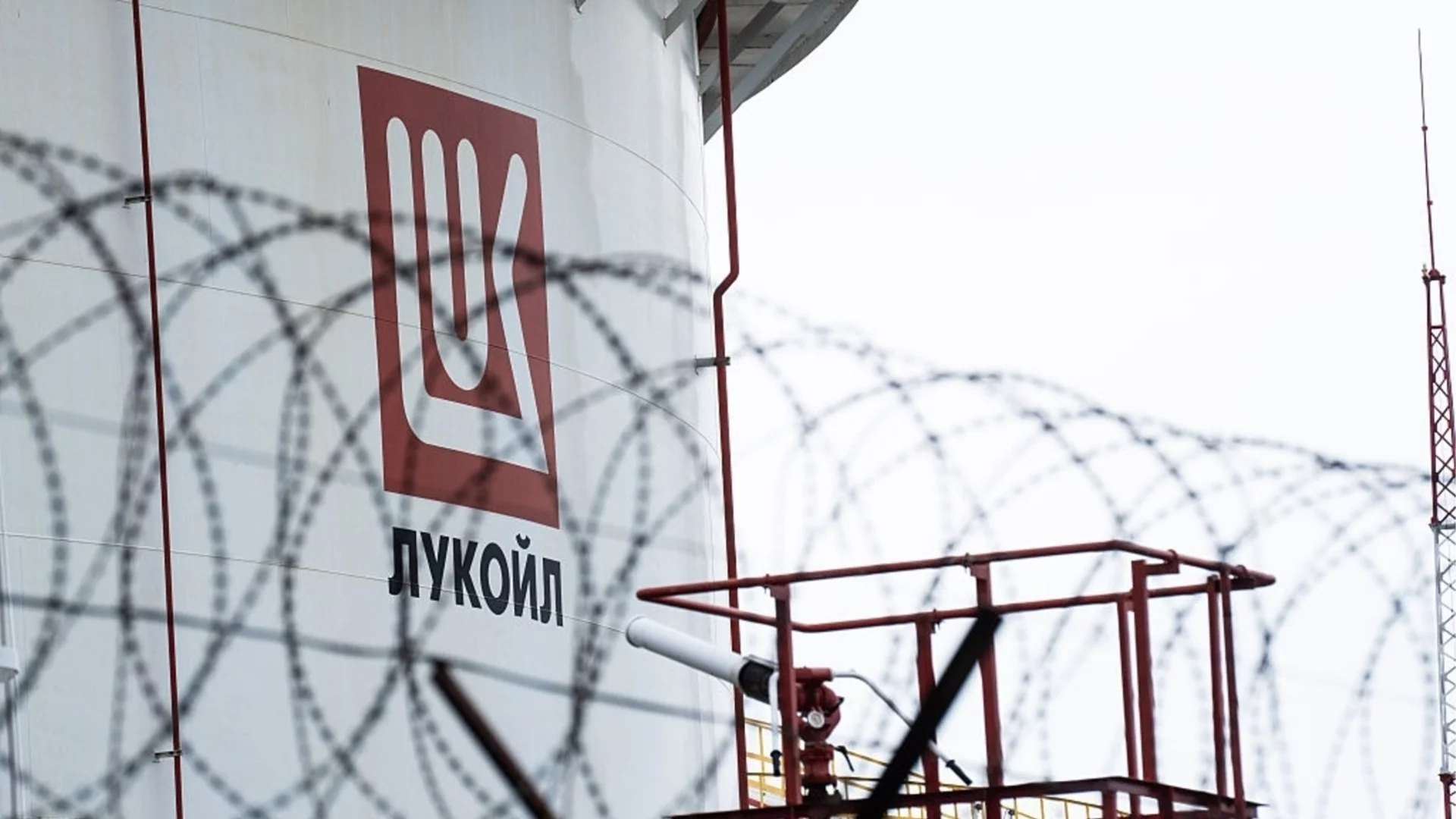 "Няма риск за доставките за "Лукойл": Явор Гечев след атаките на кораби в Черно море