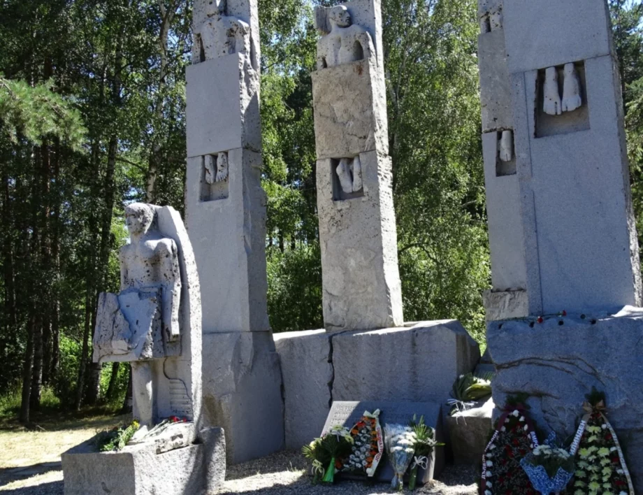 11 октомври: Разлог е освободен от османска власт