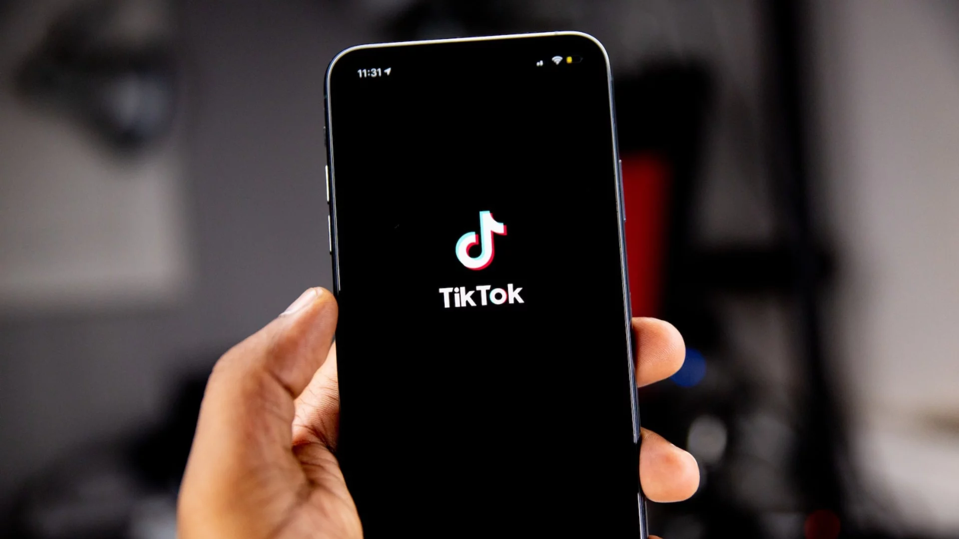 Технологична война: Meta забрани рекламите на TikTok в САЩ и още страни