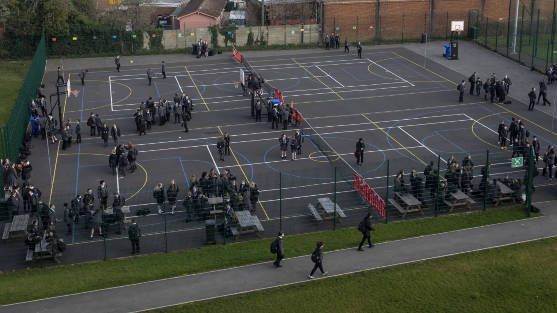 Директори против "административния парадокс" 26 октомври: Какво означава "неучебен, но присъствен" ден?