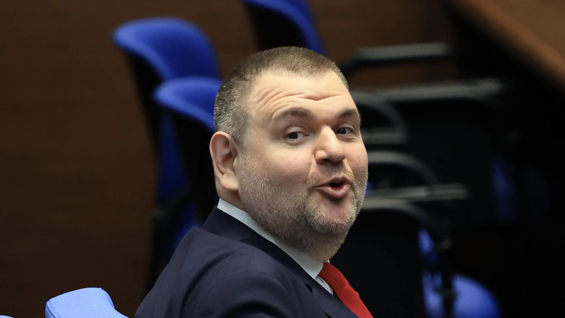 Пеевски пак задейства прокуратурата, срещу Демерджиев - на тема "бомби в детски градини и полети"