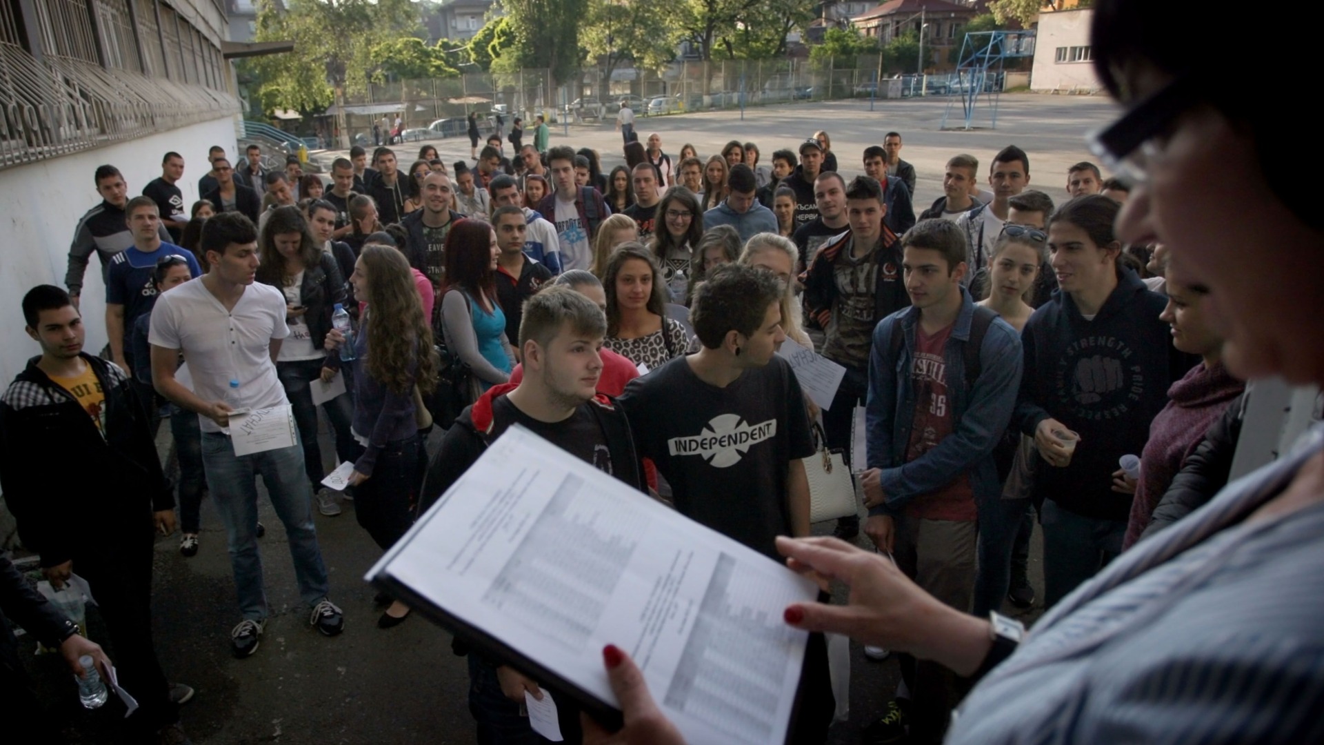 "Учителите не са гувернанти, г-н министър": Преподавател посочи всички неясноти за неучебния, но присъствен 26 октомври
