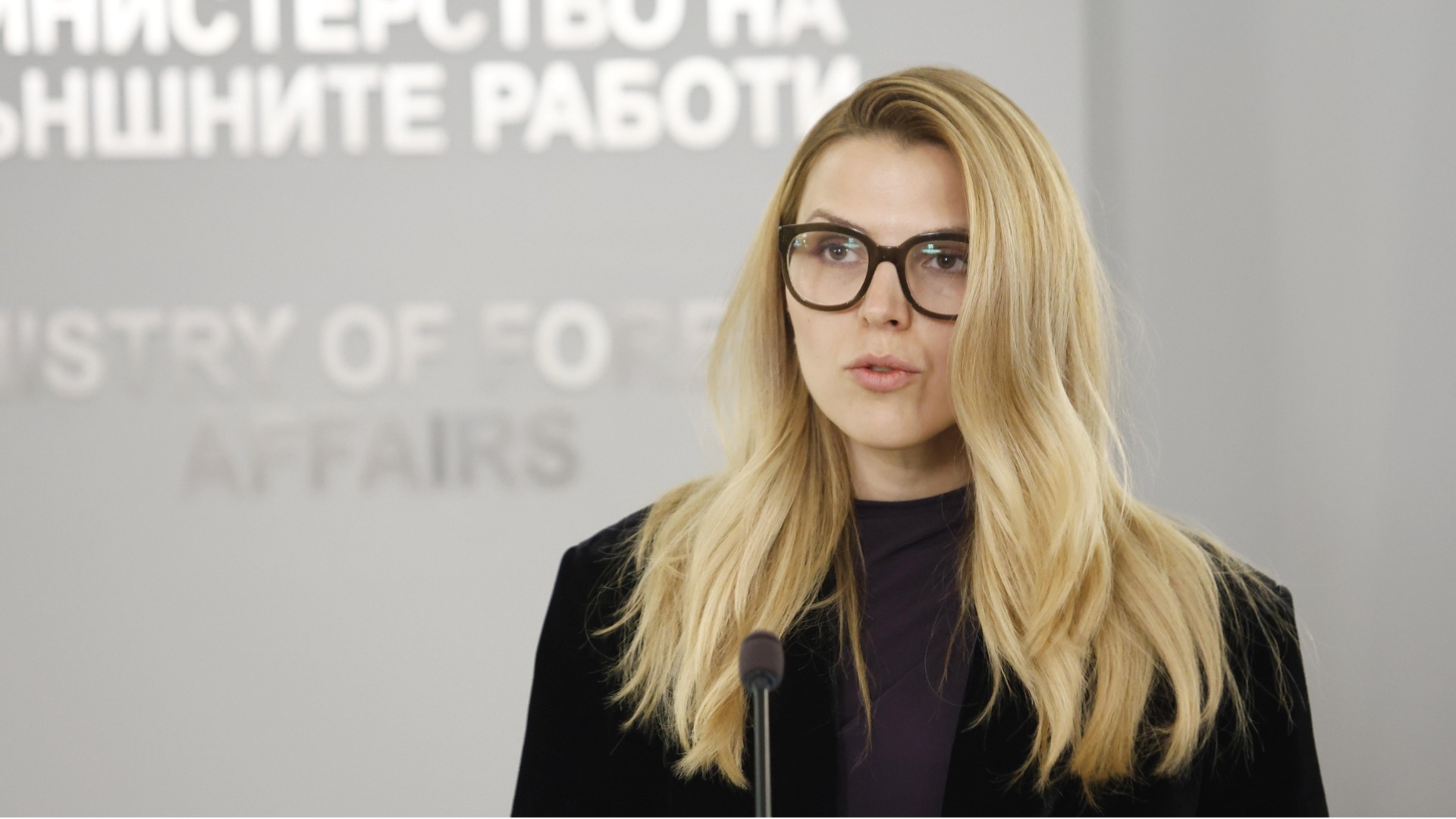 "Резултат от отчаяни действия": Външният ни министър за прибирането на Ива Михайлова