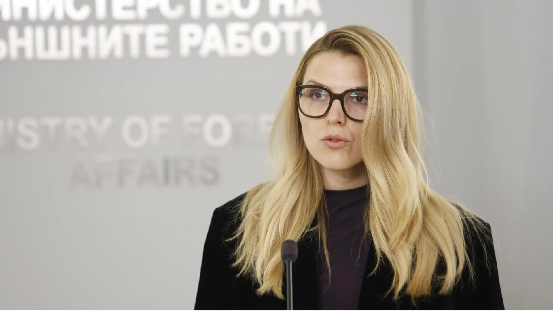 "Резултат от отчаяни действия": Външният ни министър за прибирането на Ива Михайлова