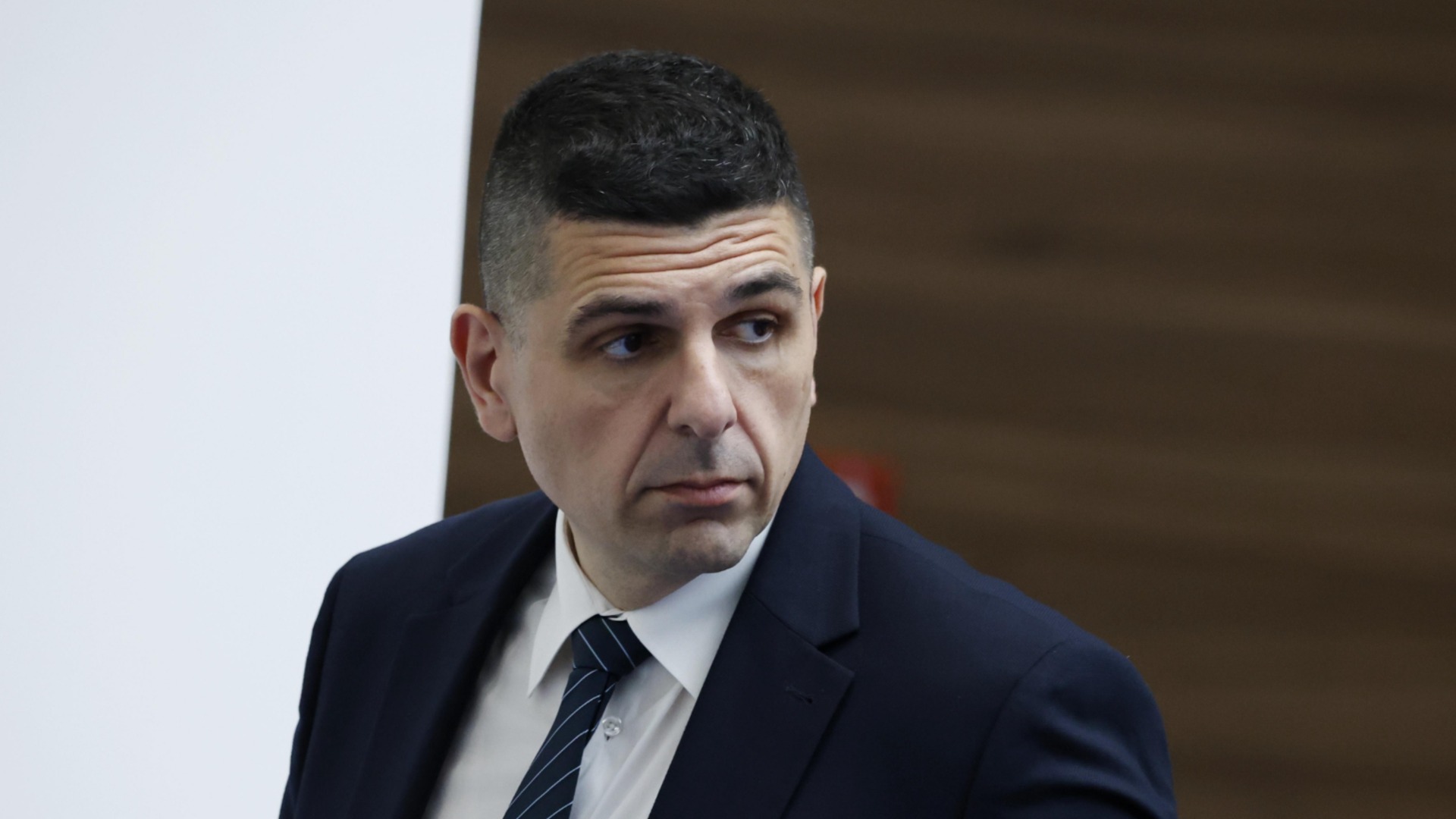 Да търси останки от дронове: Военният министър предложи на Мирчев да го спусне с въже в Черно море