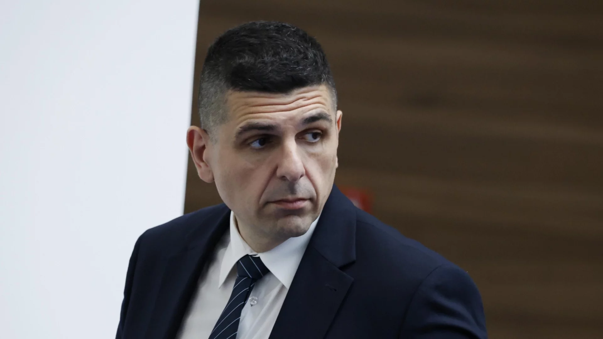 Да търси останки от дронове: Военният министър предложи на Мирчев да го спусне с въже в Черно море