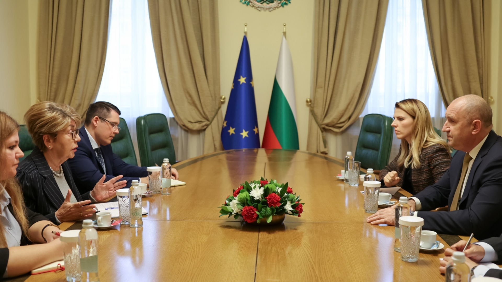 Радев вика Митрофанова, отеква чак в Сърбия: Медия в Белград го предупреди за масови протести