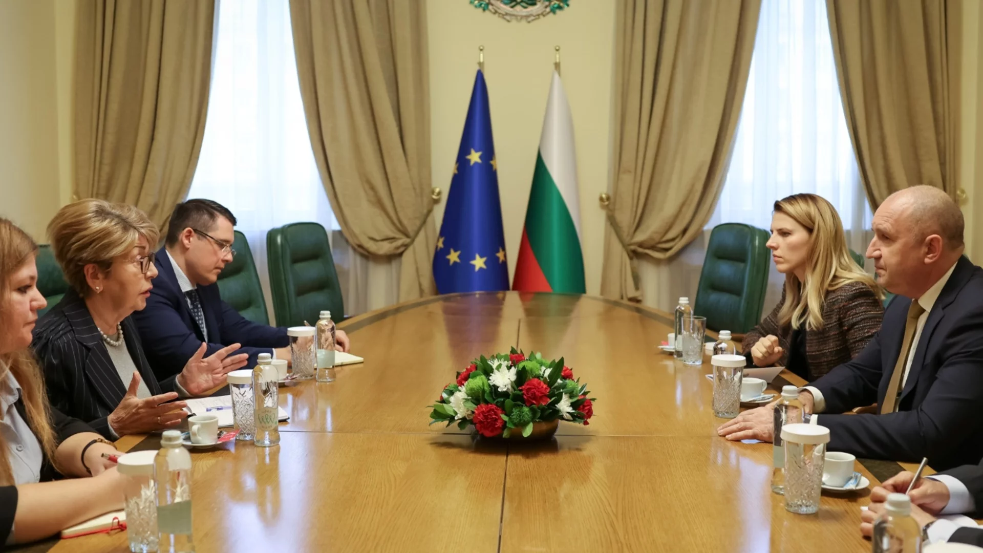 Радев вика Митрофанова, отеква чак в Сърбия: Медия в Белград го предупреди за масови протести