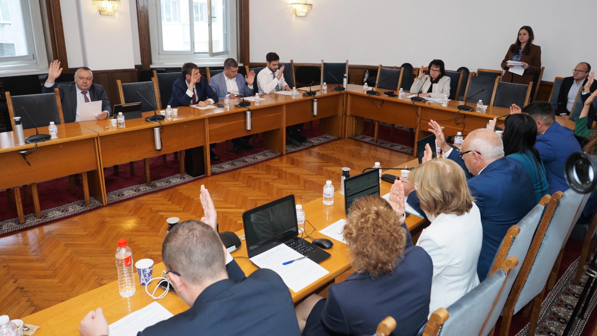 Управляващите провалиха разсекретяването на президентските помилвания