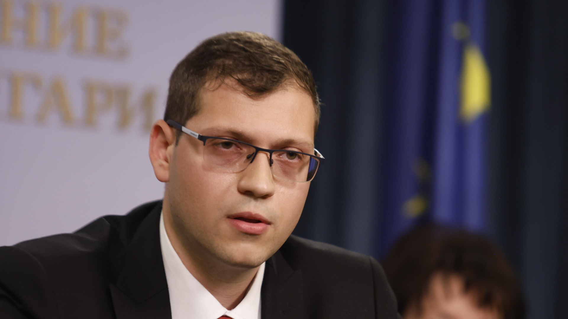 Страхува ли се властта да изгони Митрофанова и да назове Русия в атаките с дронове: Обяснения от депутат на управляващите