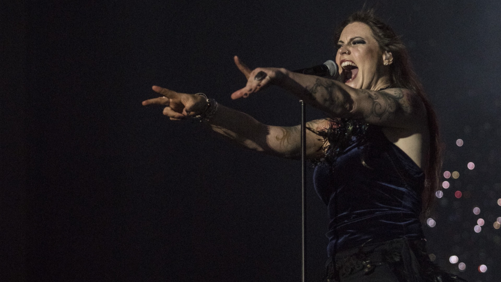 Nightwish обявиха раздяла с вокалистката си Флор Янсен