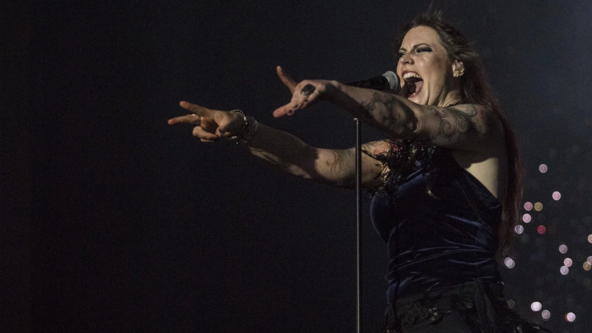 Nightwish обявиха раздяла с вокалистката си Флор Янсен