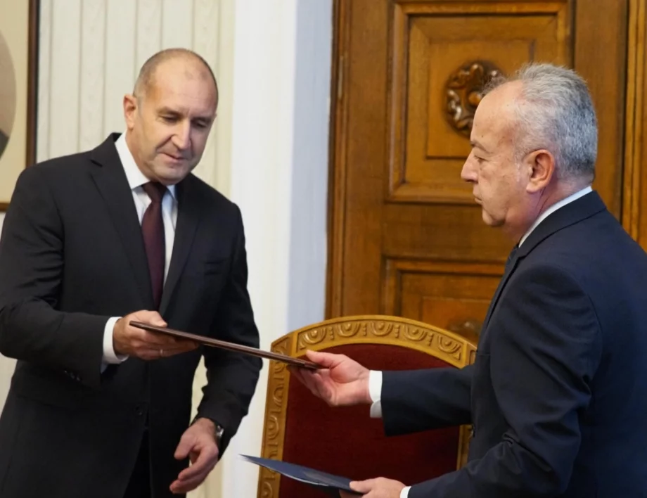"Пращат го в Брюксел зад гърба на обществото": Критики към първия бюджет на ПБ, който "изтупва данъкоплатците като брашнен чувал"