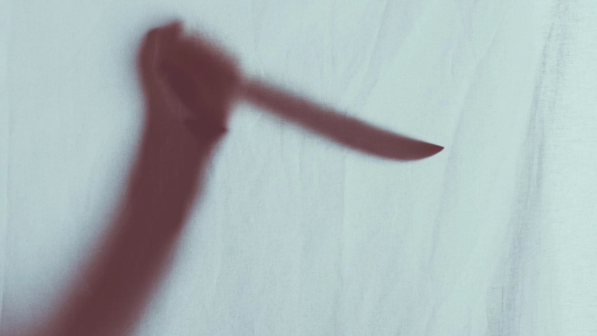 Инцидент в центъра на София: Мъж намушка двама и избяга