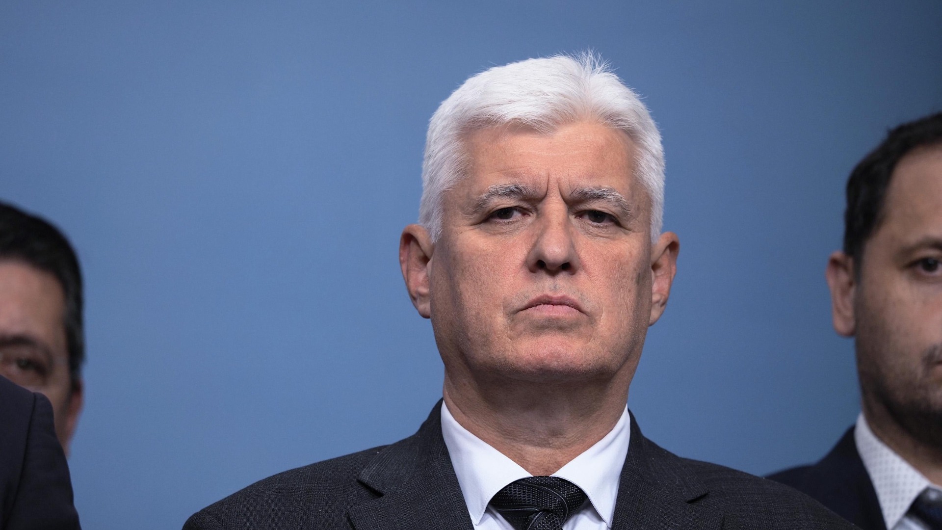 Хард дискът им е преформатиран: Военният министър нападна опозицията, че обвинява Русия без резултати