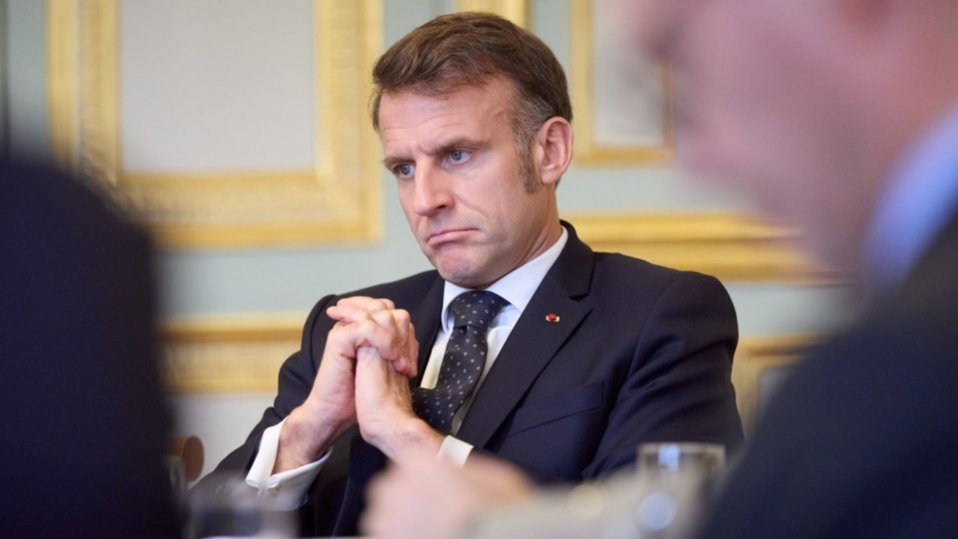 Франция днес: Макрон се закани на мародерите, Меланшон не осъди вандализма (ВИДЕО)