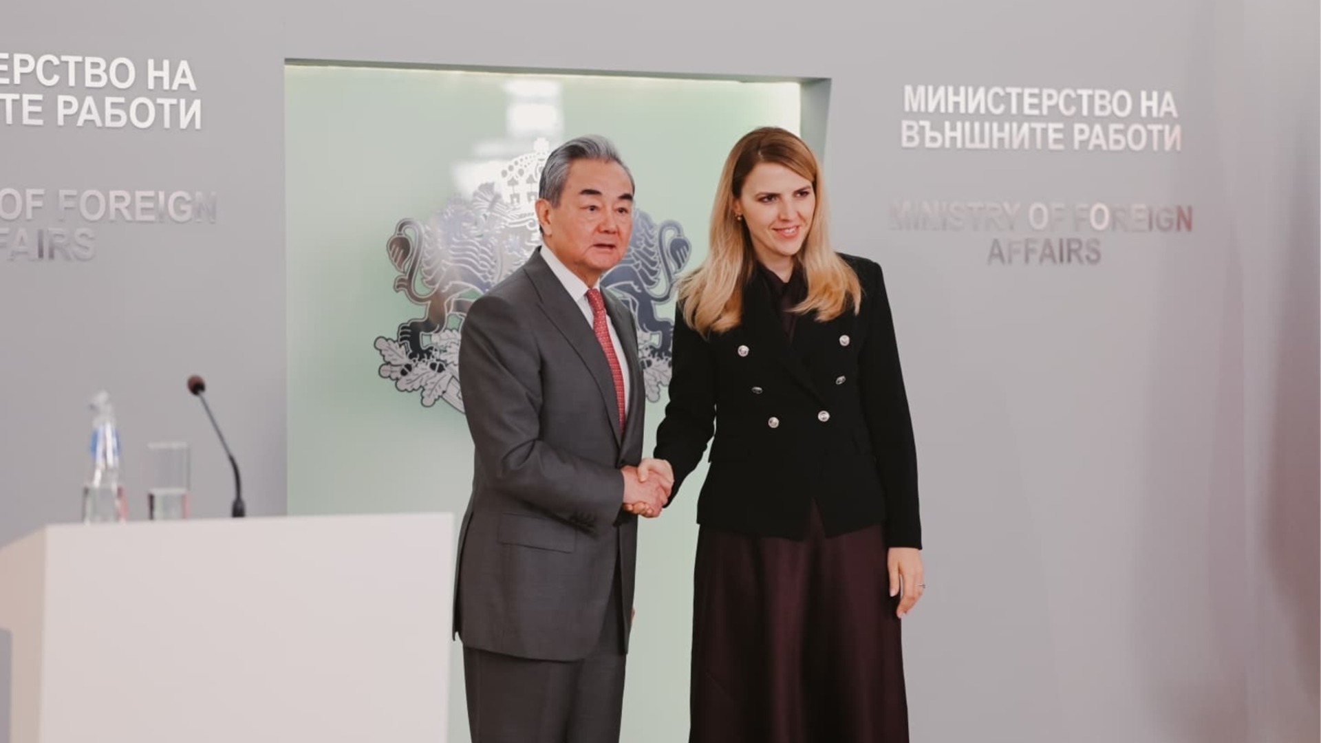 България и Китай обсъдиха разширяването на икономическото сътрудничество и свързаността между Европа и Азия