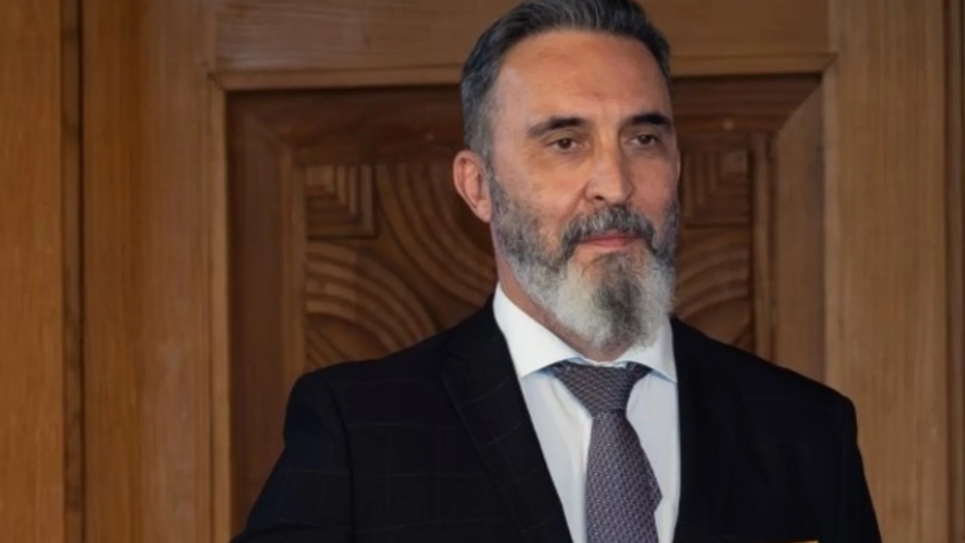 "Всеки хирург носи в душата си едно малко гробище": Лекарят на годината за грешките и уроците на професията