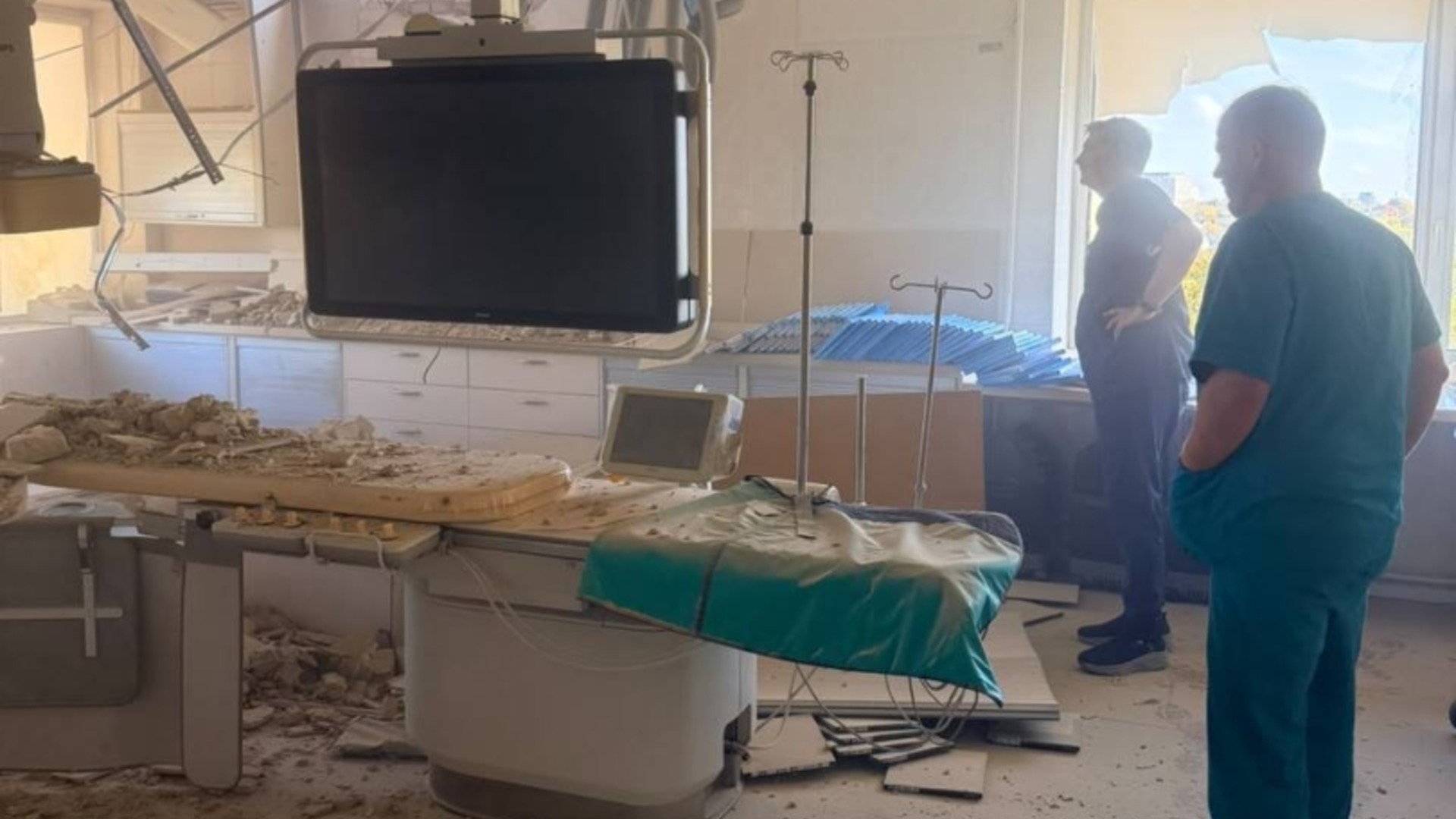 Ужас в Киев: Дрон удари операционна зала по време на операция (СНИМКИ)