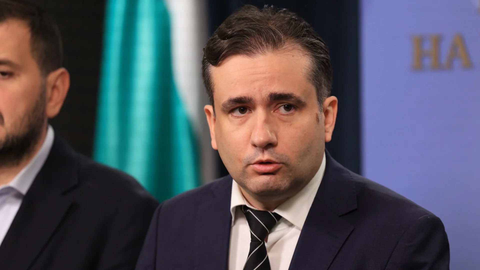 "Притесниха се от протестите и започнаха с мантрите": Божанов отговори на Радев за сглобката (ВИДЕО)