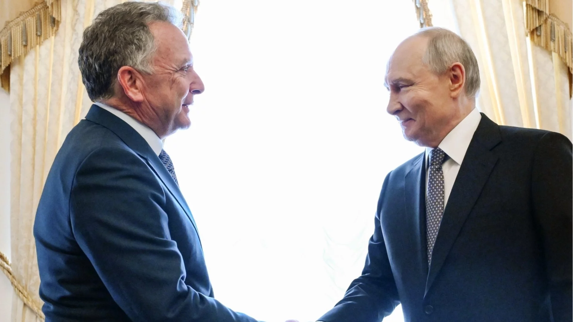 След среща №9 Путин-Уиткоф: Русия е готова за тристранни преговори другия месец, искала система за сигурност за себе си и Украйна (ВИДЕО)
