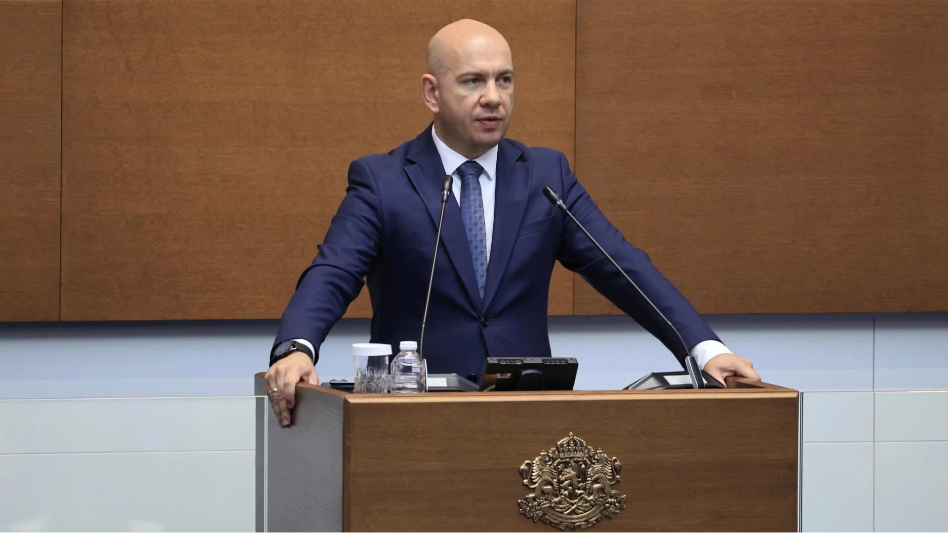 Вицепрезидент на българска федерация: "Енчо Керязов не се справя с позицията на министър на младежта и спорта"