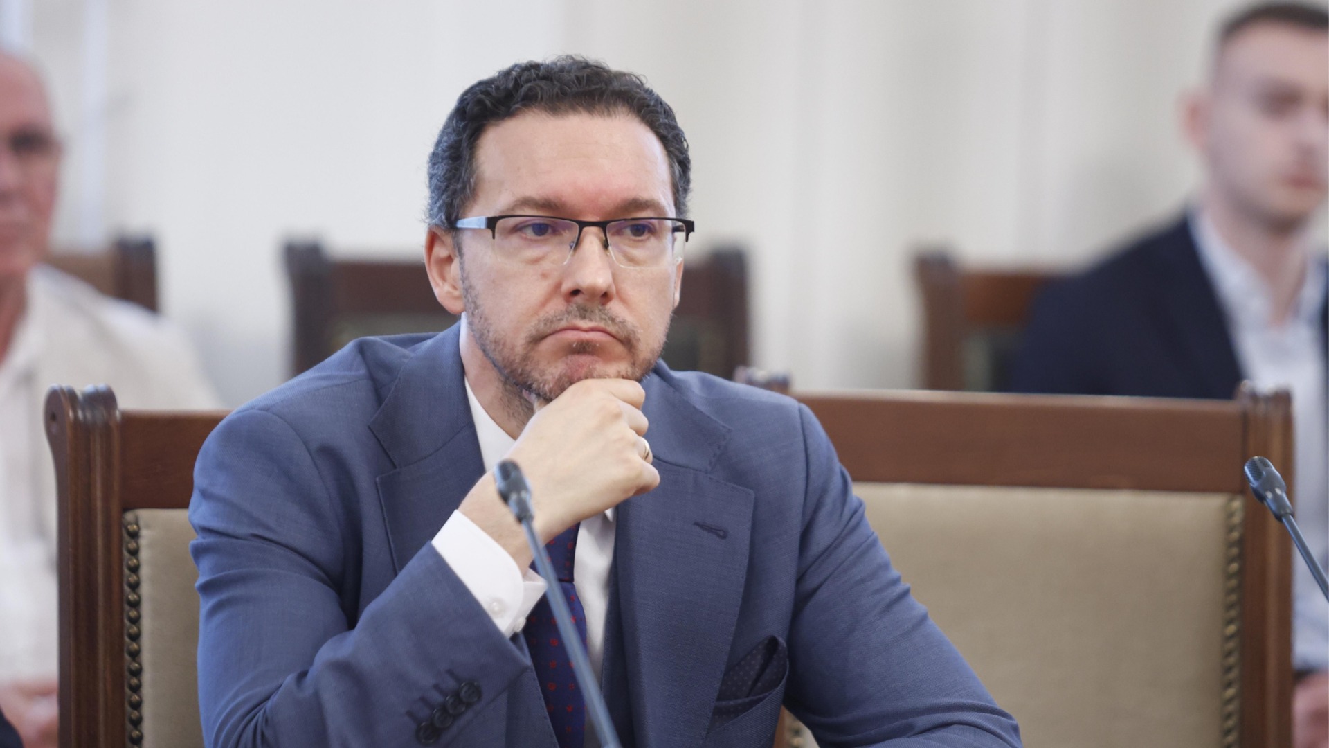 "Нервността е при Радев": Даниел Митов брани Борисов и Пеевски след арестите на кметове