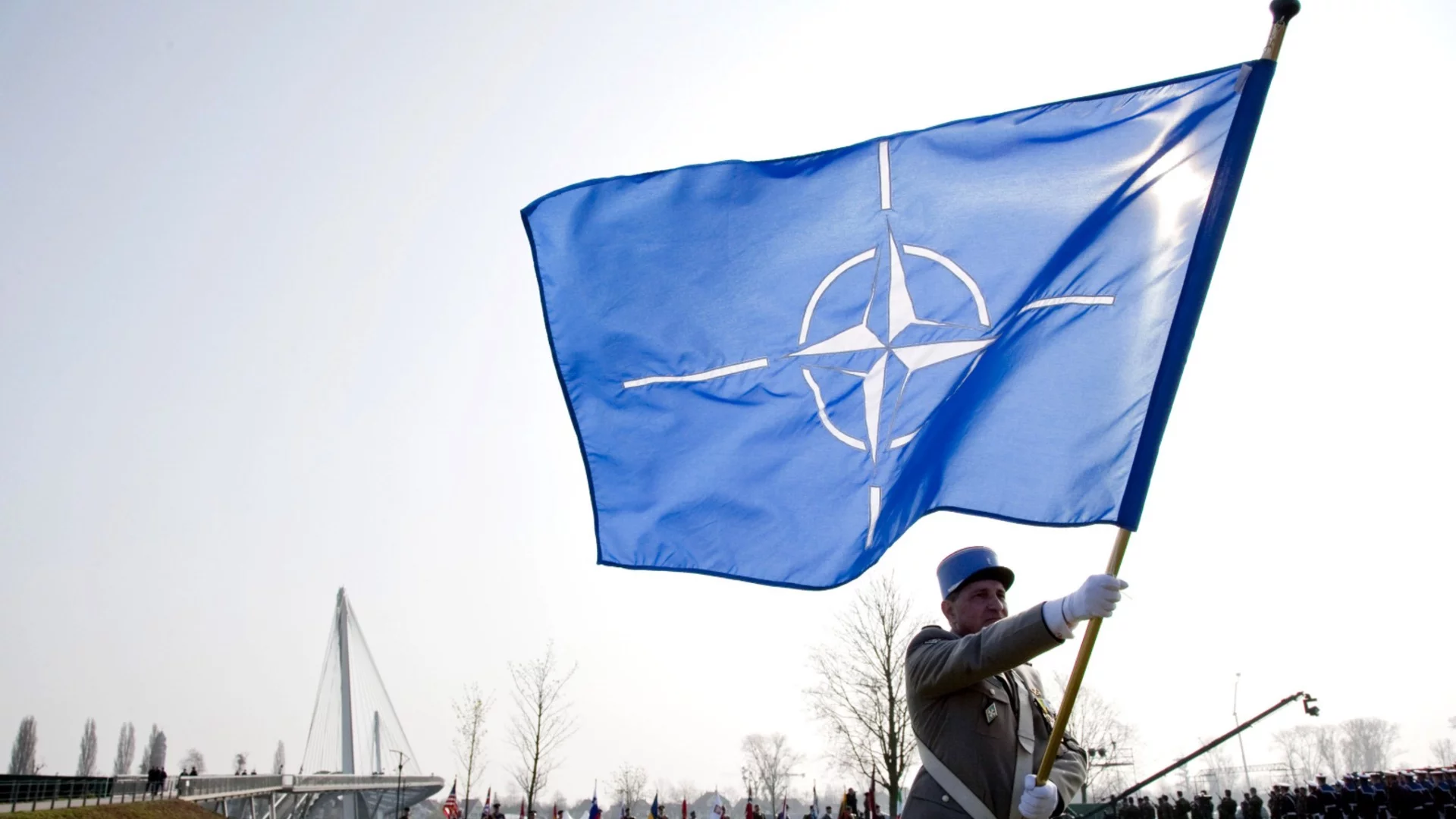 Могат ли САЩ да изключат дистанционно AI военната система на НАТО? Компанията разработчик отговори